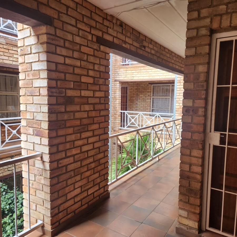 To Let 2 Bedroom Property for Rent in Kannoniers Park North West